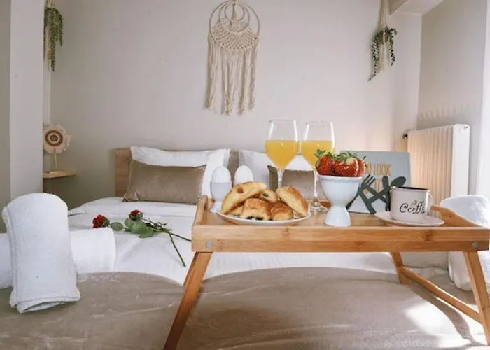 Cozy Apartment In The Heart Of Athens!